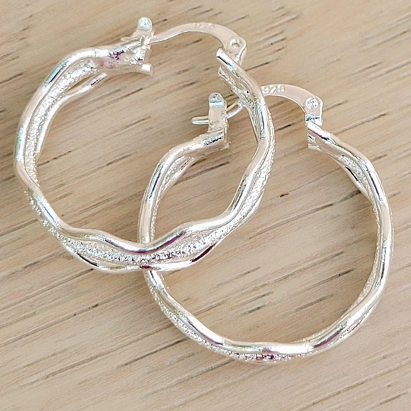 925 Sterling Silver Wavy Hoop Earrings - Picture 2 of 4